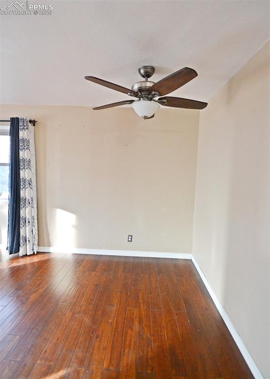 Image 10 of 34: Dining Area