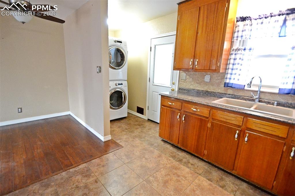 Image 16 of 34: Kitchen