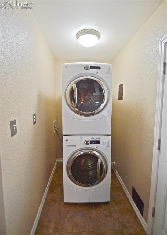 Image 18 of 34: Laundry