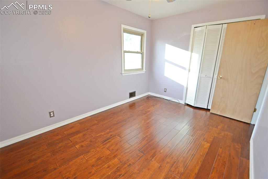 Image 20 of 34: Bedroom