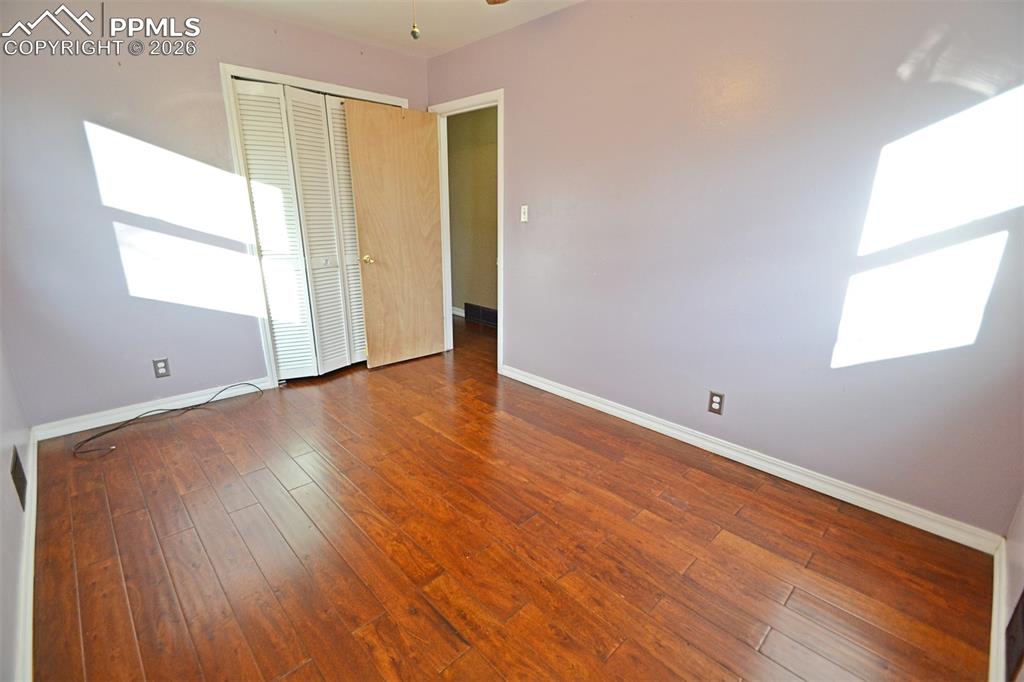 Image 21 of 34: Bedroom