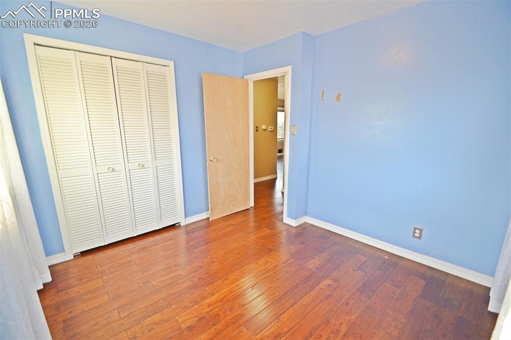 Image 27 of 34: Bedroom