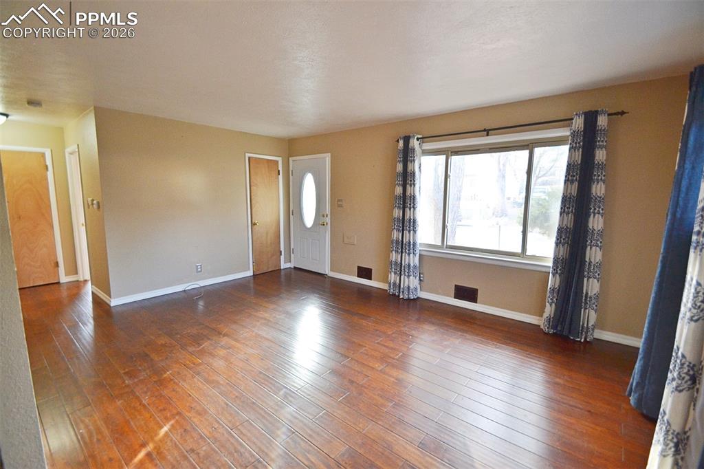 Image 5 of 34: Living Room