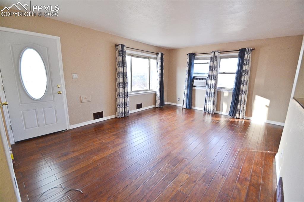 Image 7 of 34: Living Room