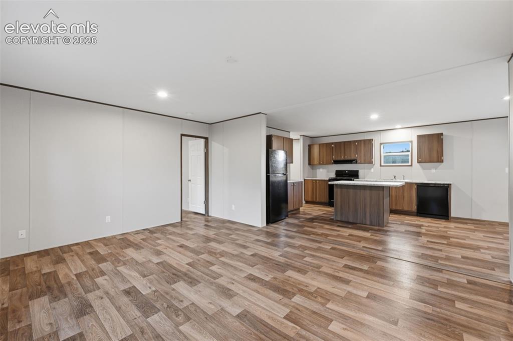 Image 11 of 42: Living Room