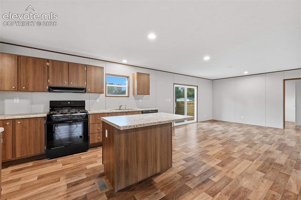 Image 12 of 42: Kitchen