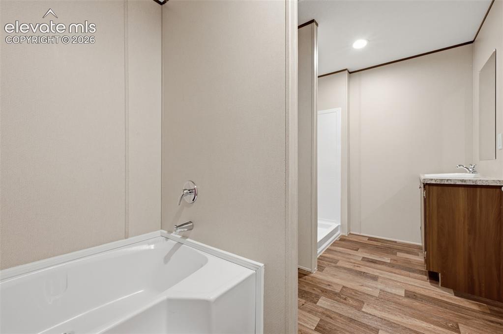 Image 25 of 42: Bathroom