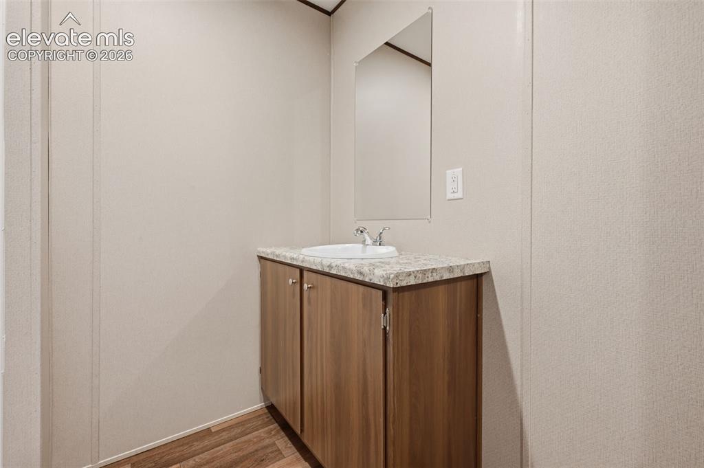 Image 26 of 42: Bathroom