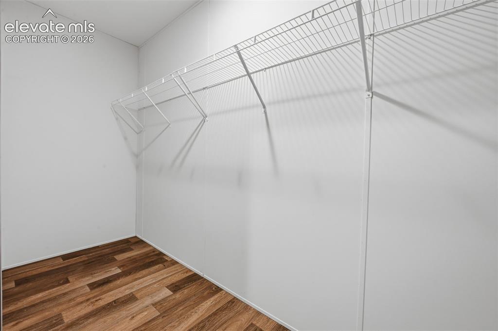 Image 27 of 42: Closet