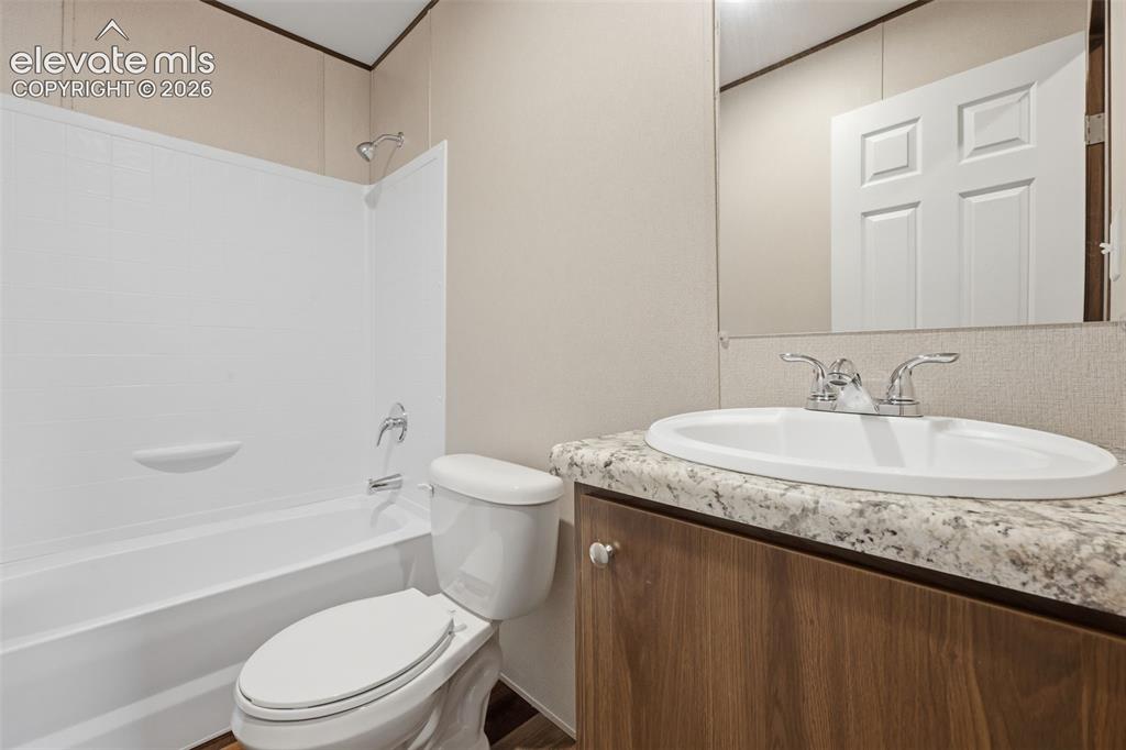 Image 31 of 42: Bathroom