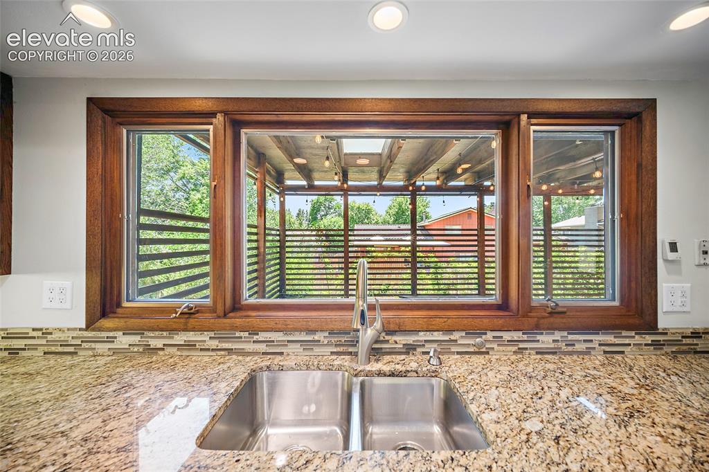 Image 13 of 50: Slab Granite Coutner tops