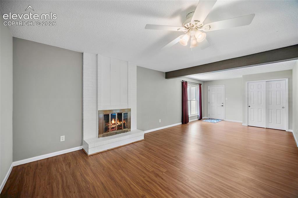 Image 19 of 50: Gas Fireplace