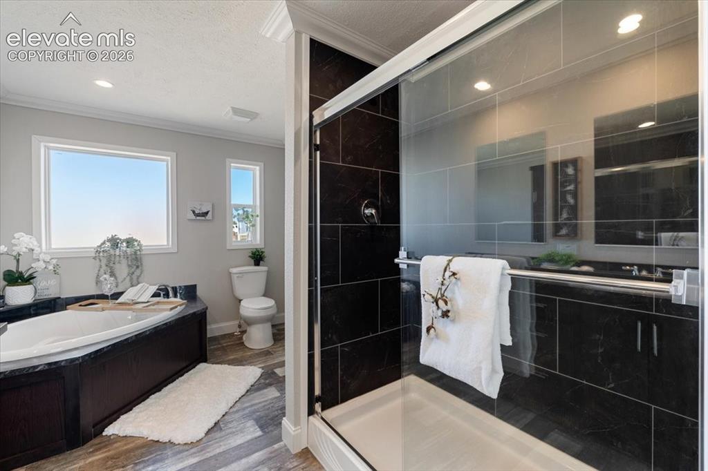 Image 14 of 24: Bathroom