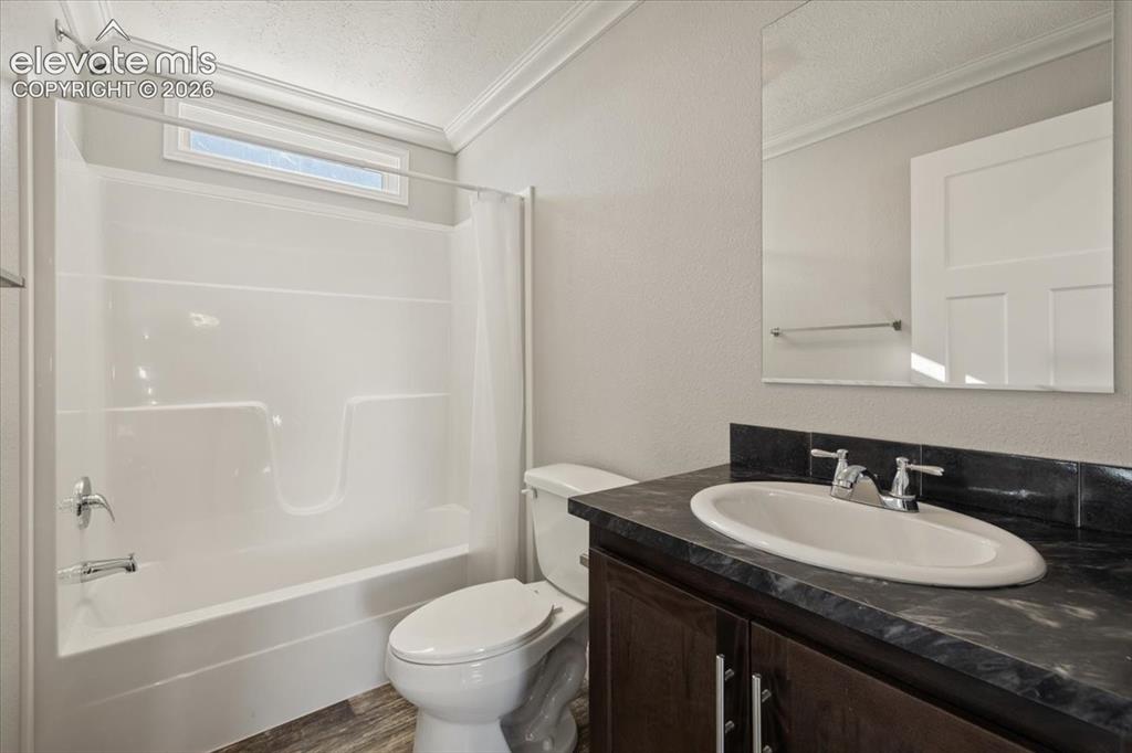 Image 18 of 24: Bathroom