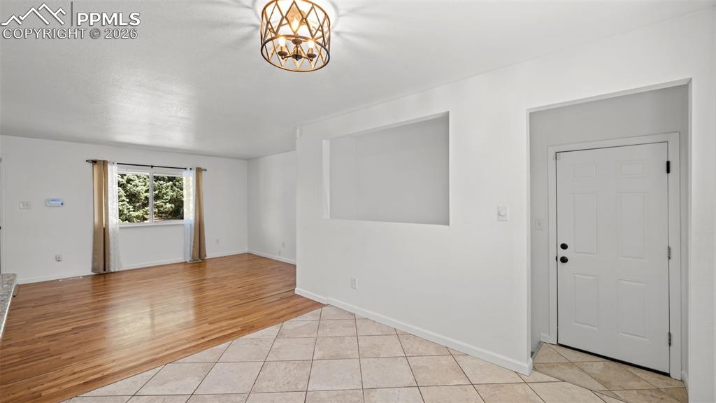 Image 15 of 40: Entry