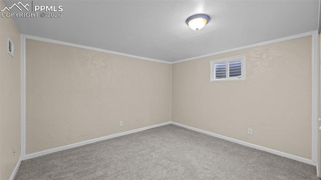 Image 27 of 40: Bedroom