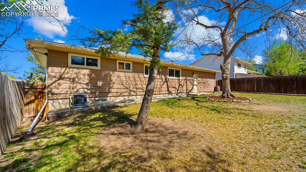 Image 30 of 40: Back of Structure