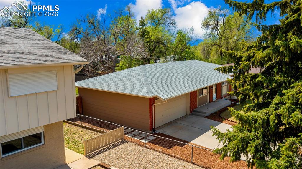 Image 38 of 40: Front of Structure