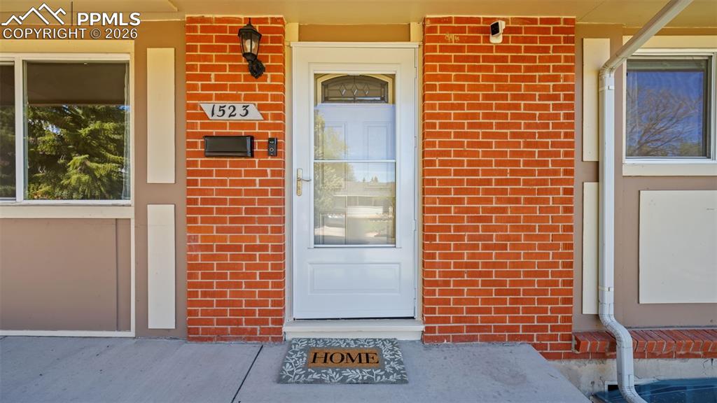 Image 4 of 40: Entry