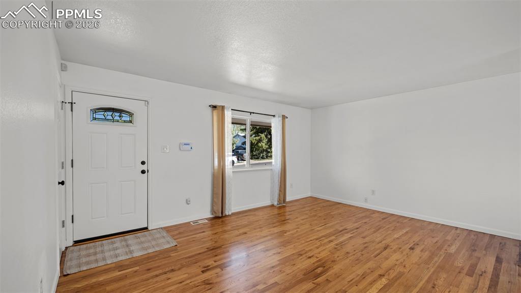 Image 6 of 40: Entry