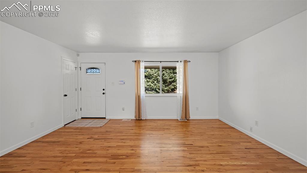 Image 7 of 40: Entry