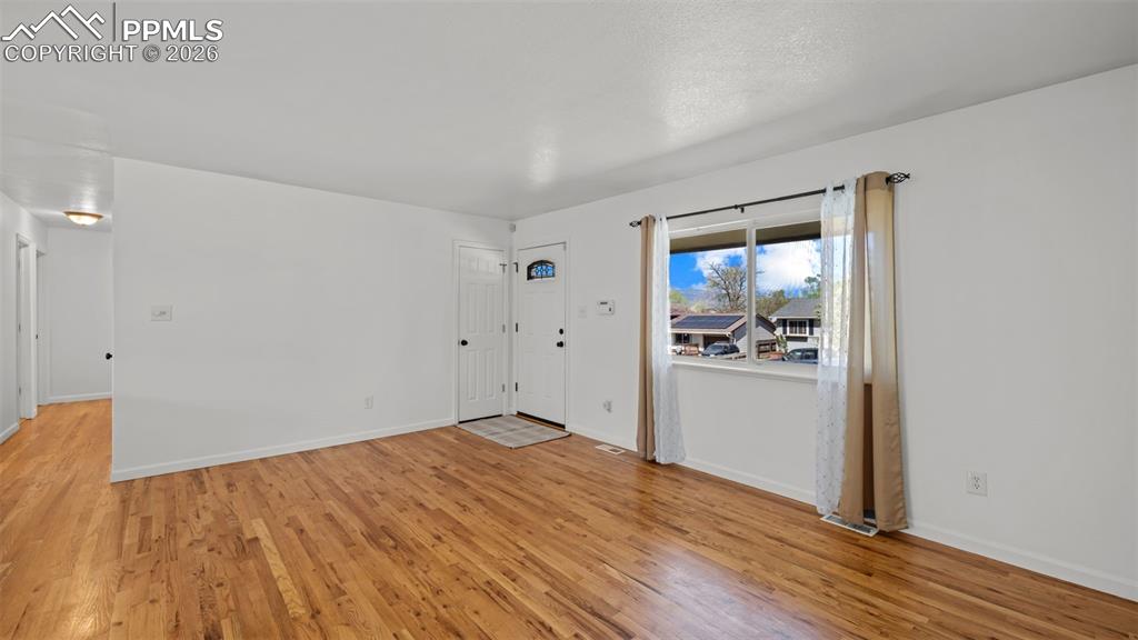 Image 8 of 40: Entry