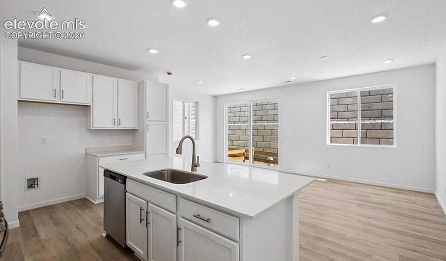 Image 7 of 24: Kitchen