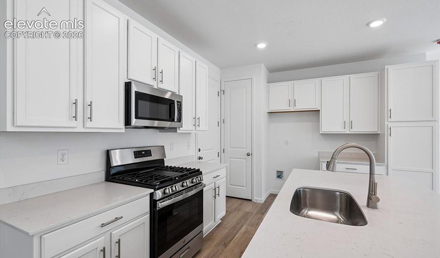Image 8 of 24: Kitchen