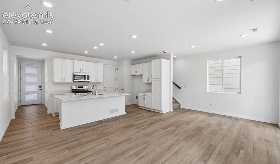Image 9 of 24: Kitchen