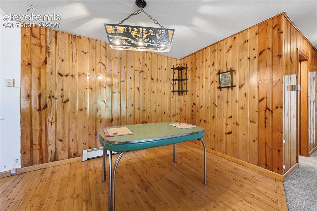Image 8 of 45: So much mountain lodge feelings in this dining room