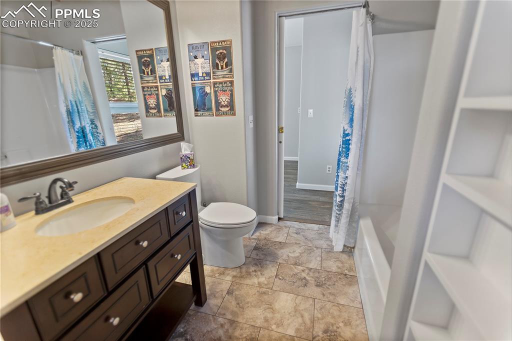 Image 15 of 39: Bathroom