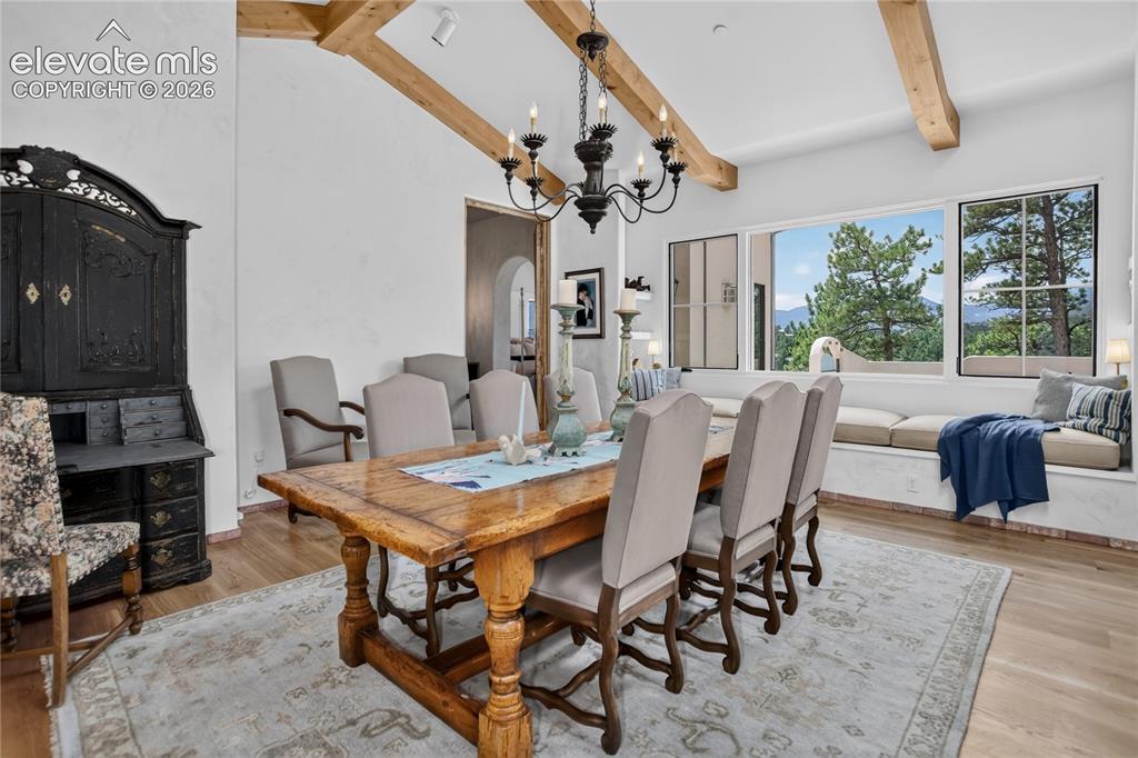 Image 12 of 46: Dining room