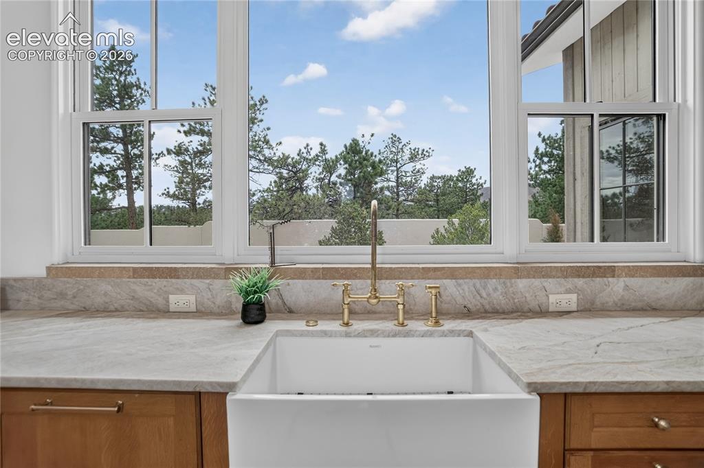 Image 17 of 46: Large windows face west
