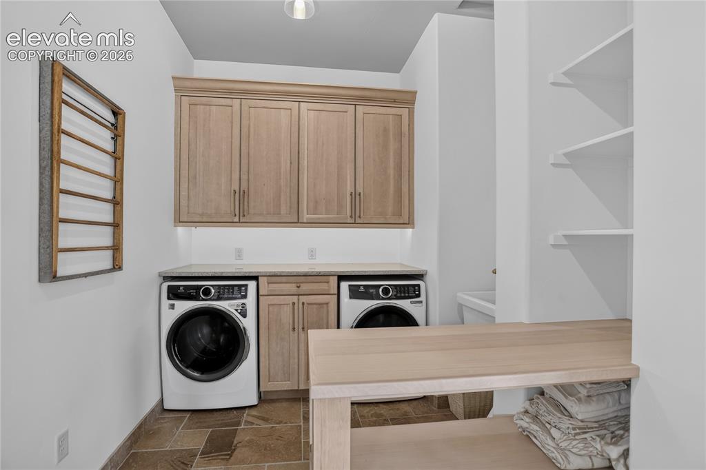 Image 36 of 46: Laundry room