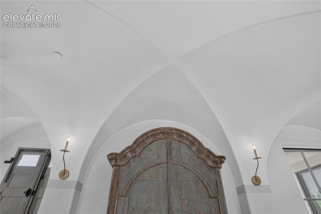 Image 4 of 46: Barrel vaulted ceiling
