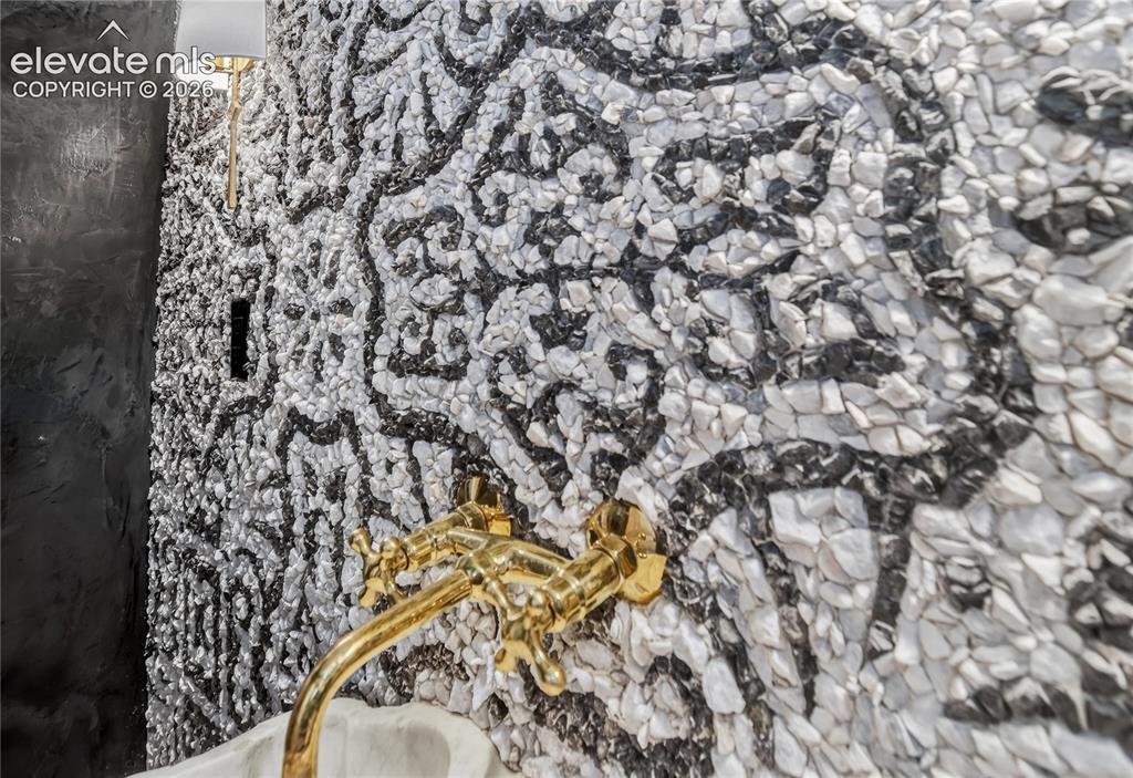 Image 7 of 46: White marble & obsidian mosaic
