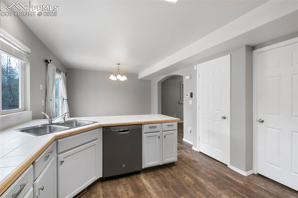 Image 13 of 34: Kitchen