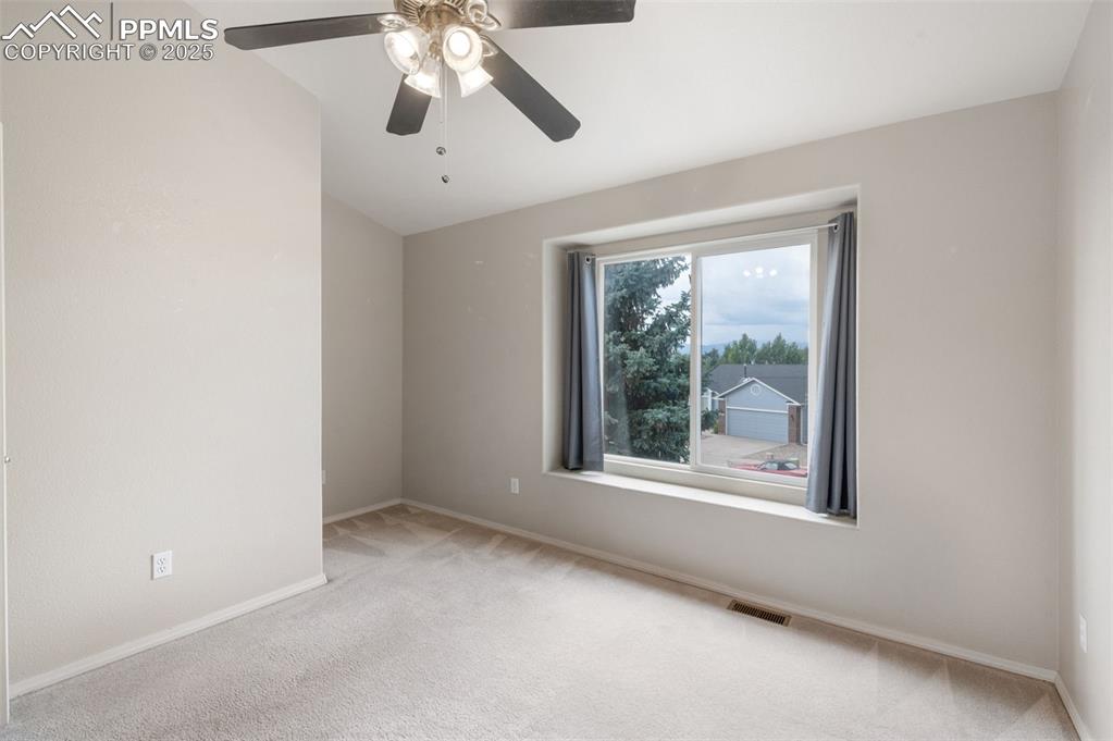 Image 18 of 34: Bedroom