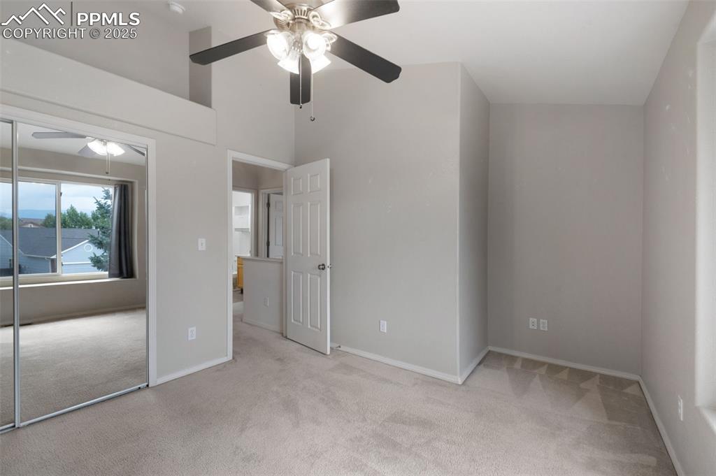 Image 19 of 34: Bedroom