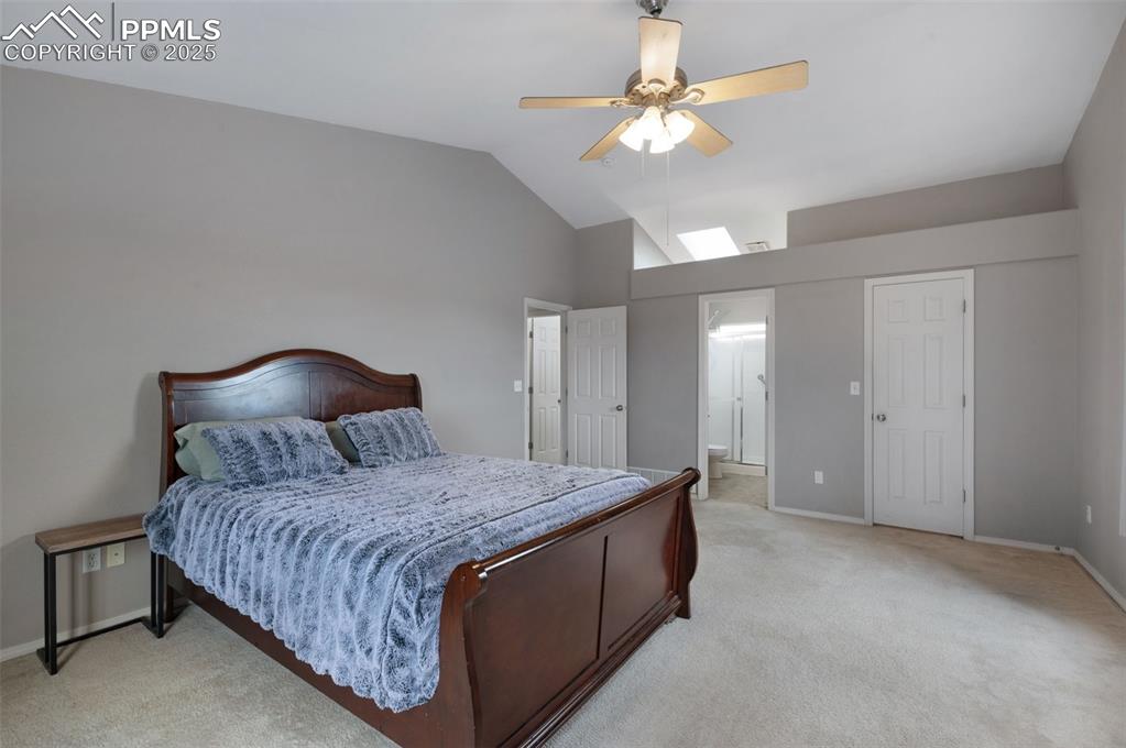 Image 23 of 34: Bedroom