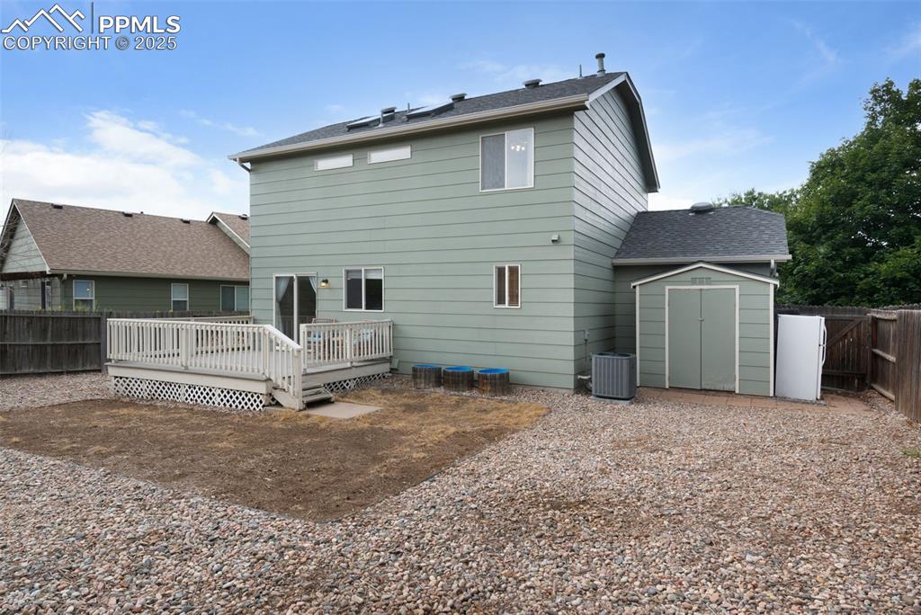 Image 31 of 34: Back of Structure