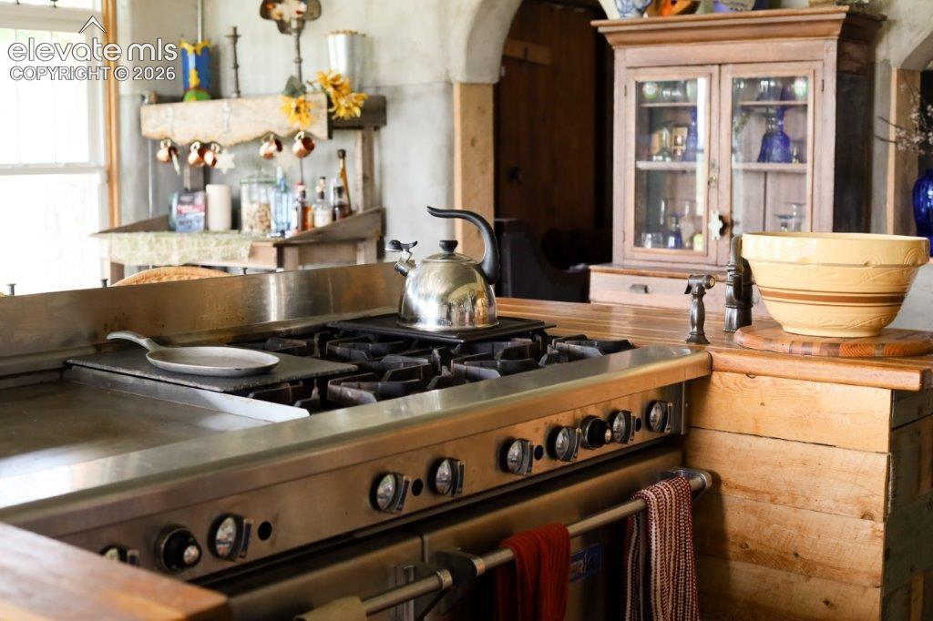 Image 15 of 50: Kitchen