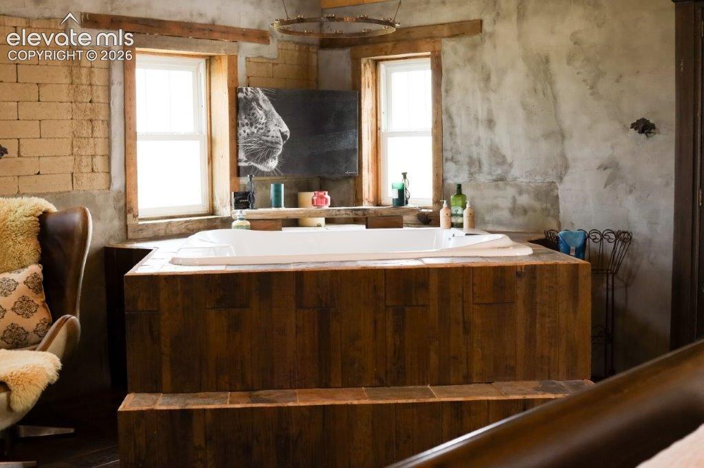 Image 48 of 50: Jetted tub/hot tub