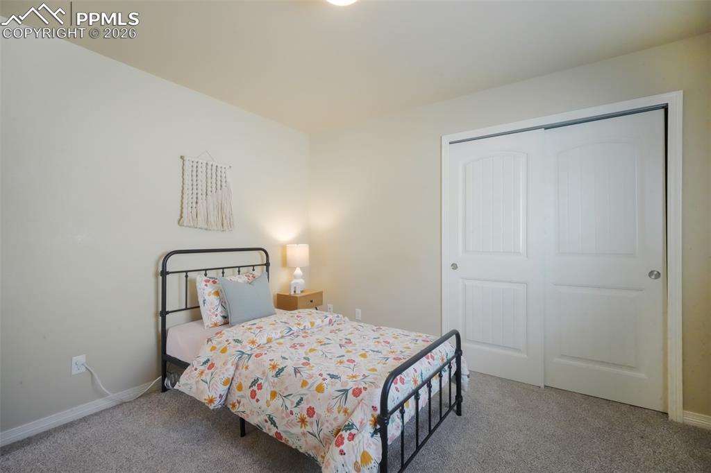 Image 22 of 50: Bedroom