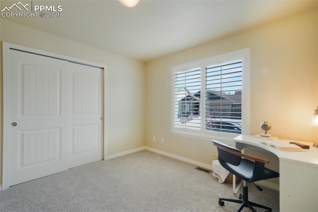 Image 25 of 50: Bedroom