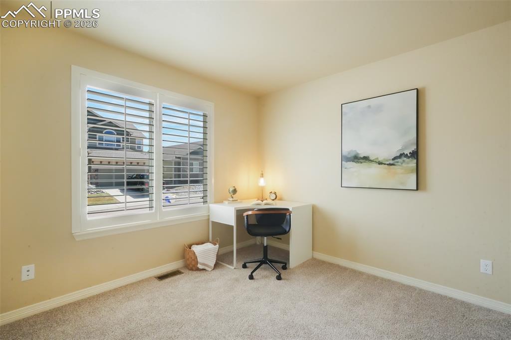 Image 26 of 50: Bedroom