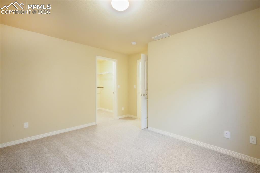 Image 38 of 50: Bedroom