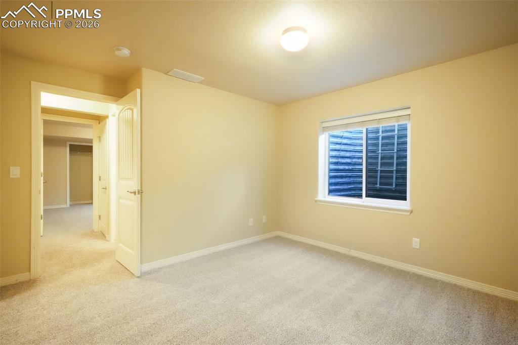 Image 39 of 50: Bedroom