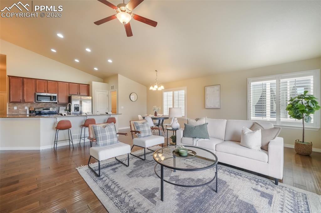 Image 4 of 50: Living Room