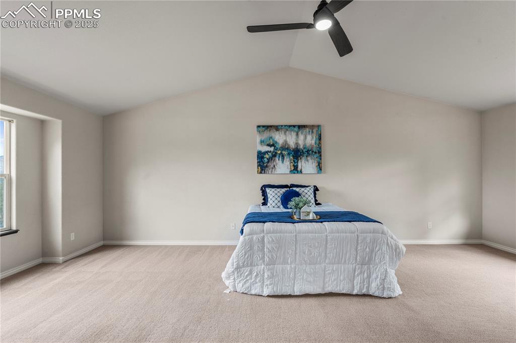 Image 7 of 33: Bedroom